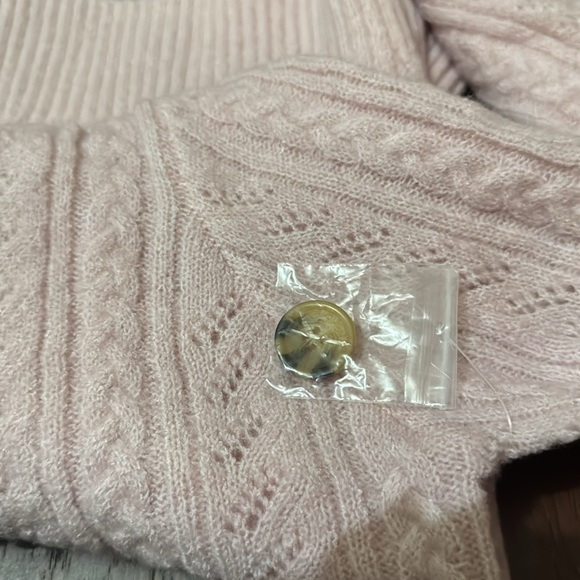 LOVE ELLIE McKenzie Cable Knit Cardigan in Blush Pink Size Large Gorgeous NWOT - Picture 10 of 11